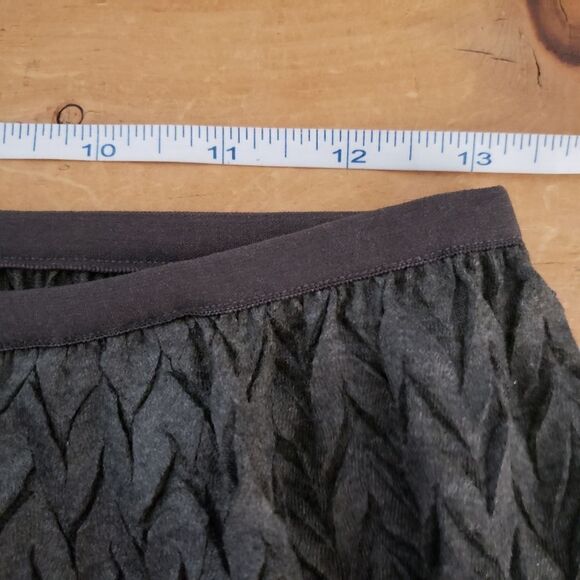 Komaron Medium Grey Textured Pleated Maxi Skirt with Front Slit - Picture 8 of 9